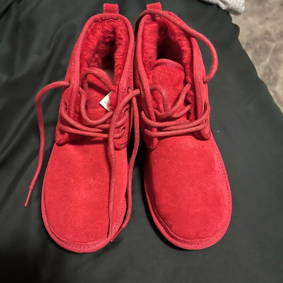 Red suede UGG boots - Picture 1 of 2